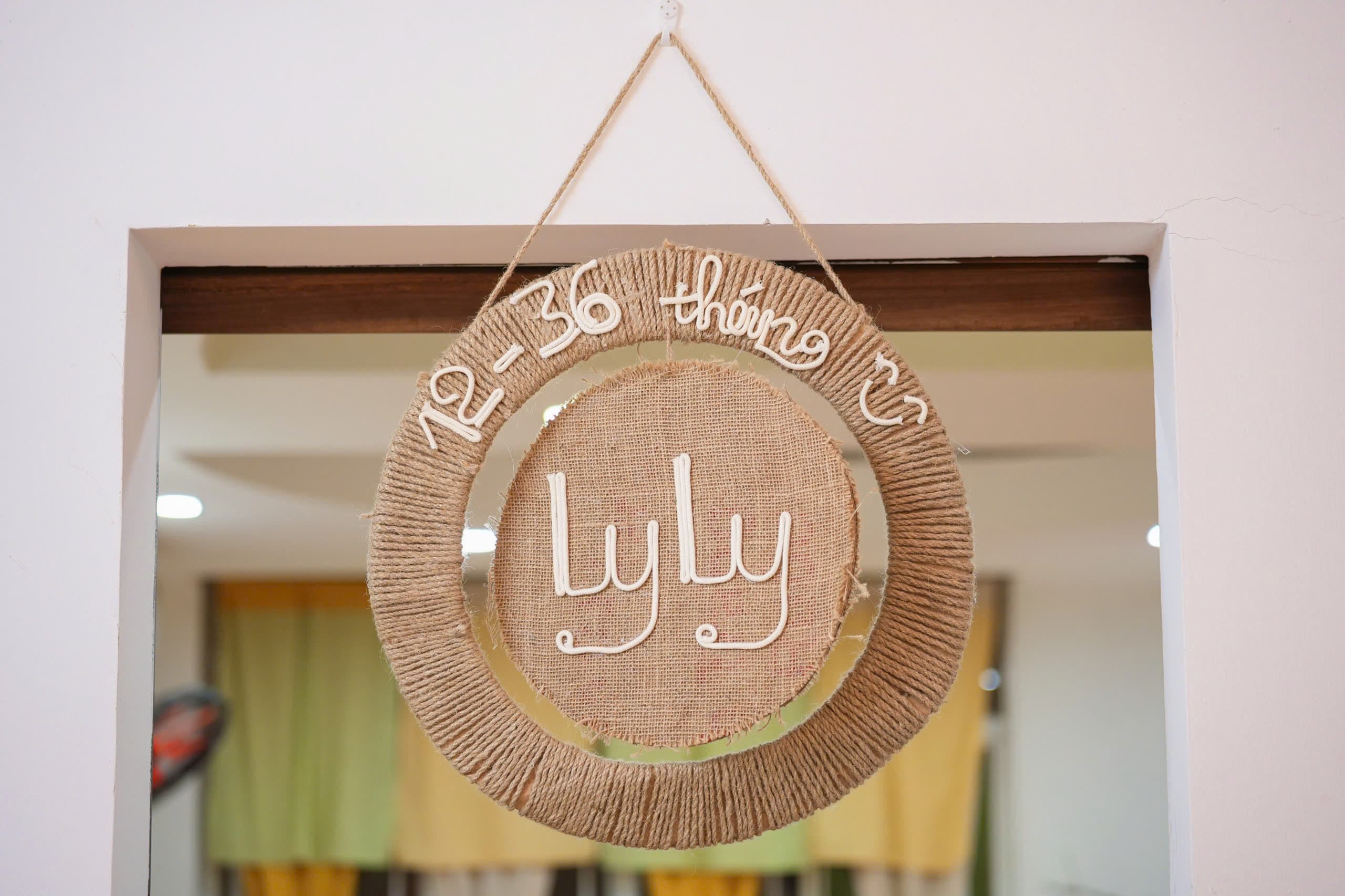 Không gian chơi ngoài trời rộng rãi, an toàn